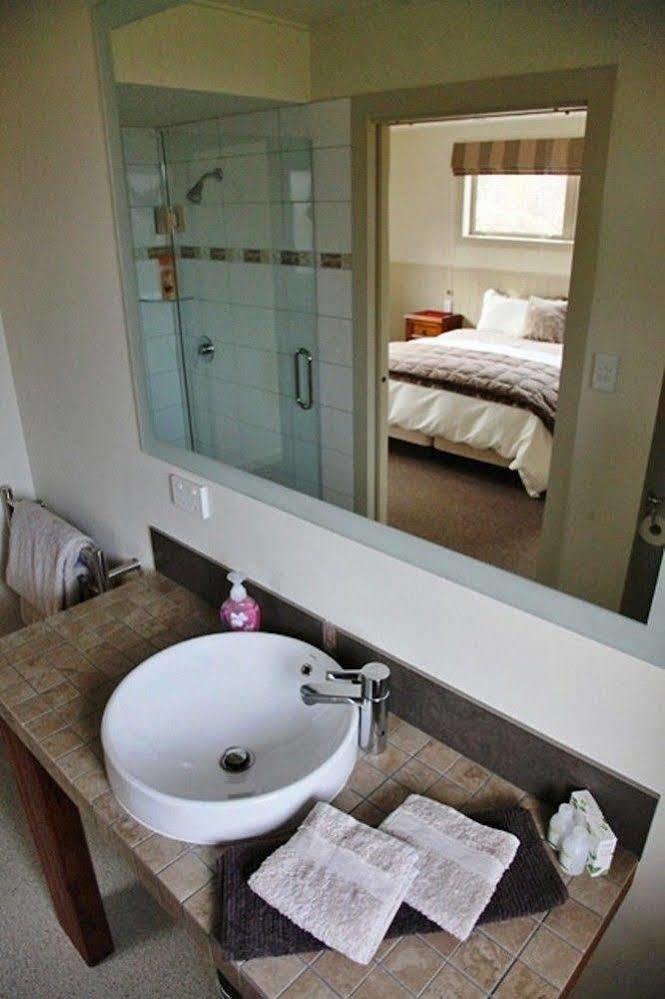 Burn Cottage Retreat ครอมเวลล์ ภายนอก รูปภาพ